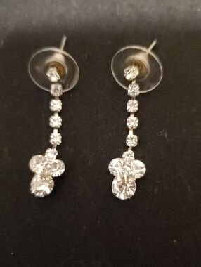 Gorgeous Clear Crystal Danglers